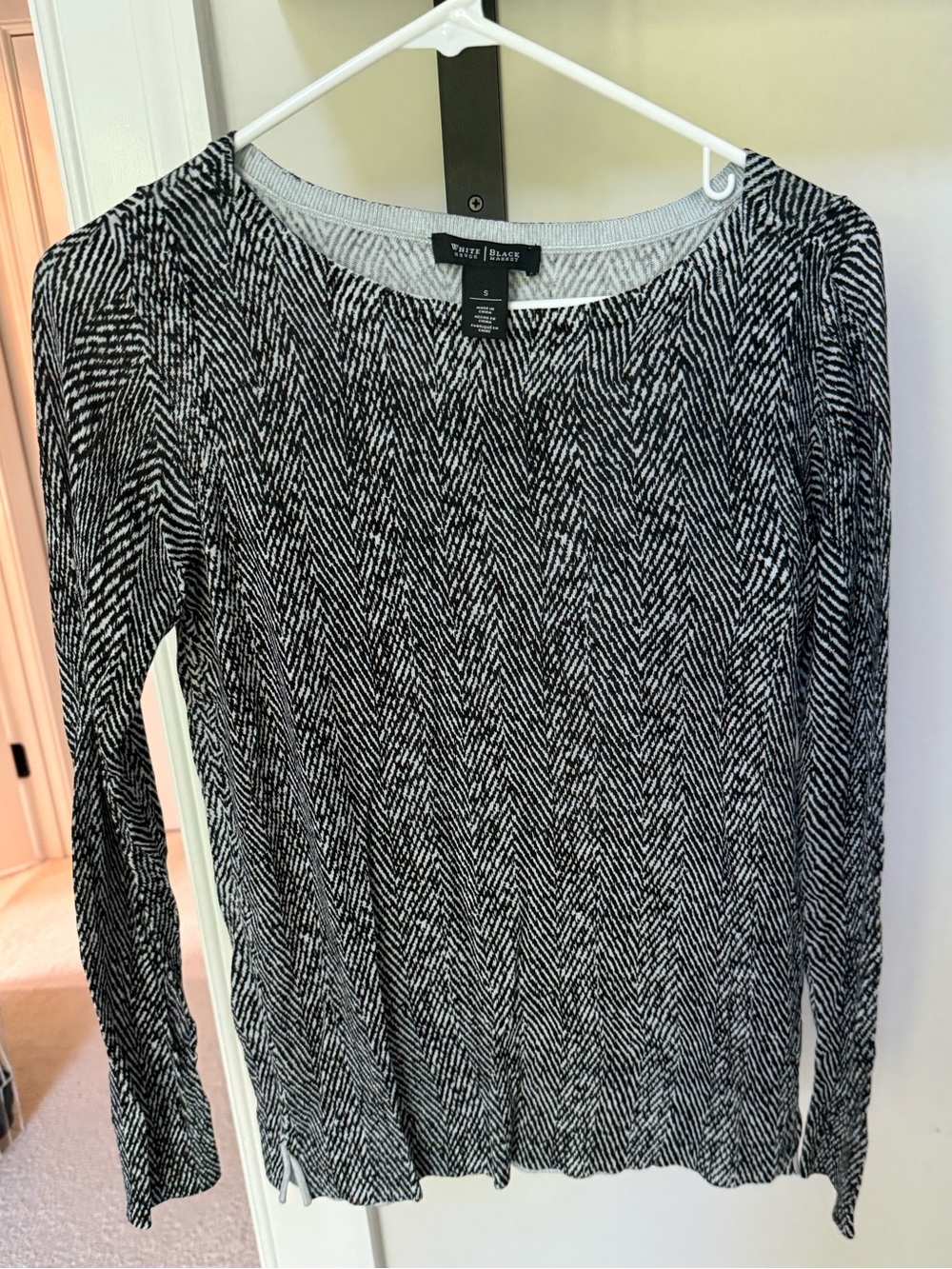 White House Black Market Black & White Herringbone Long Sleeve Top